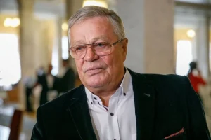 Будівельник пограбував нардепа-мільйонера посеред супермаркета Novus
