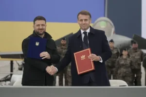 Зеленський та Макрон підписали угоду для посилення України