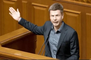 «В Євросоюзі за нас будуть вирішувати, як доїти корів»? Береза висміяв заяву соратника Порошенка