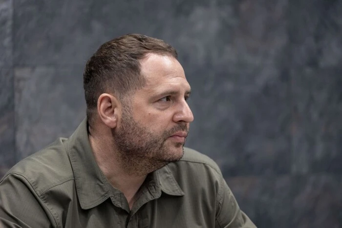 Соратник президента припустив, як обшуки у Єрмака можуть вплинути на мирні перемовини