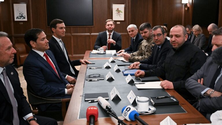 Єрмак зберігає вплив на переговорний процес через Олександра Бевза, – експерт