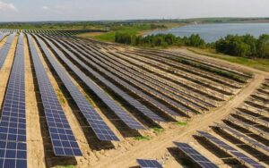 Сьогодні, 14:32
    
Вироблену сонячними електростанціями зайву електрику будуть накопичувати