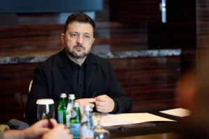 Зеленський їде до Москви? Офіс президента відповів Кремлю
