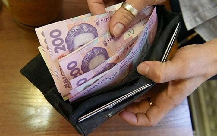 Держстат: середня зарплата в Україні у липні 2026 знизилася на 16
