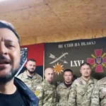 «Усі тут». Зеленський на фронті повторив легендарне відео перших днів вторгнення