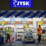 Російський обстріл знищив магазин JYSK на Почайні в Києві